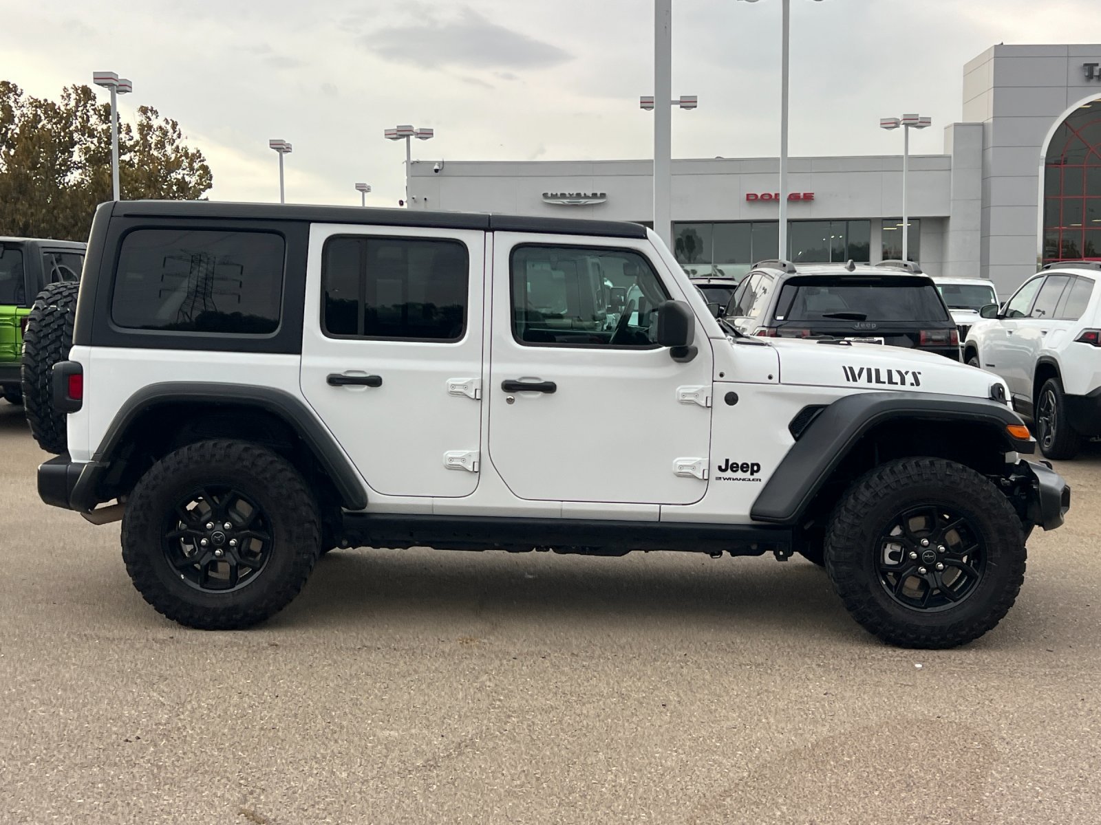 Used 2025 Jeep Wrangler Unlimited Sport AWD/4WD image 3