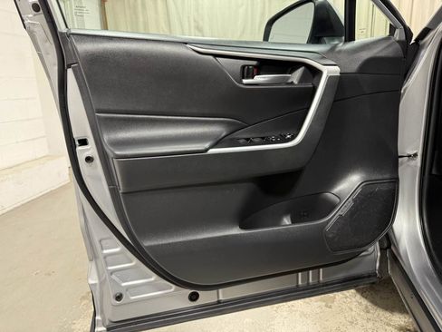 Used 2021 Toyota RAV4 XLE w/ Convenience Package AWD/4WD image 8