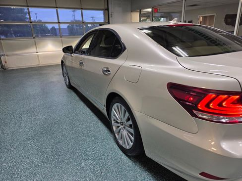 Used 2013 Lexus LS 460 w/ Comfort Pkg RWD image 10