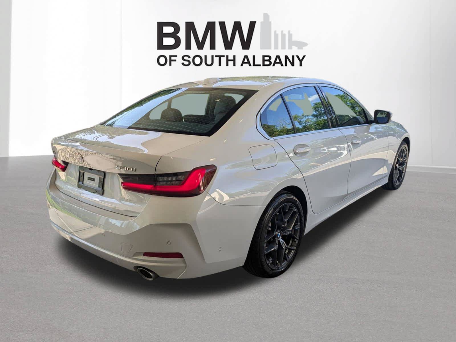 Used 2026 BMW 330i xDrive Sedan w/ Premium Package AWD/4WD image 3