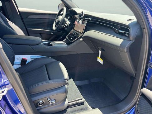 New 2025 Maserati Grecale GT image 27