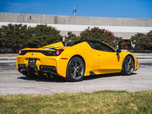 Used 2015 Ferrari 458 Speciale A RWD image 27