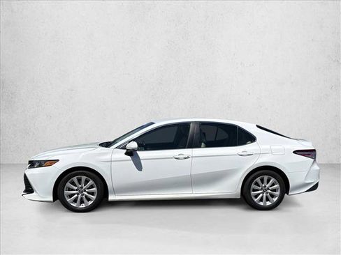 Used 2018 Toyota Camry LE FWD image 5