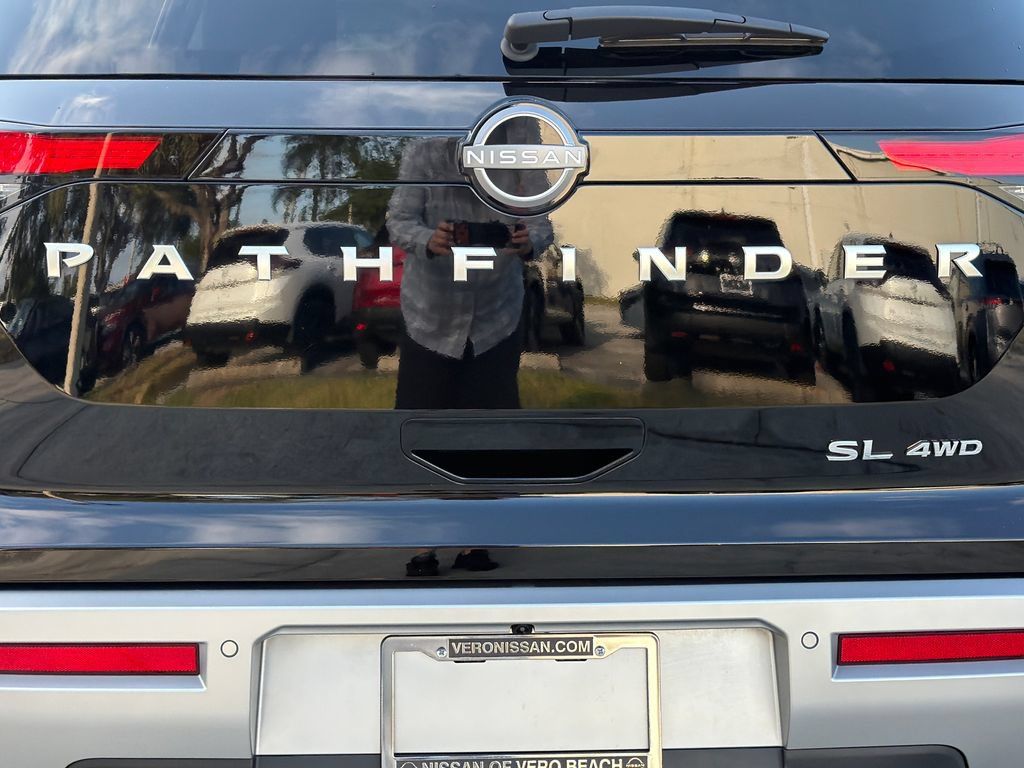 Certified 2025 Nissan Pathfinder SL AWD/4WD image 10