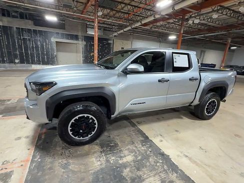 Used 2024 Toyota Tacoma TRD Off-Road image 4