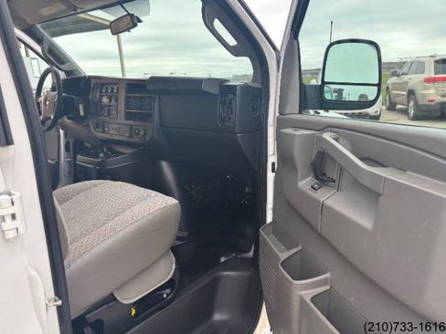 Used 2016 Chevrolet Express 2500 RWD image 29