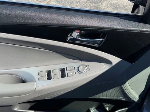 Used 2014 Hyundai Sonata Limited w/ Technology Package 05 FWD image 14
