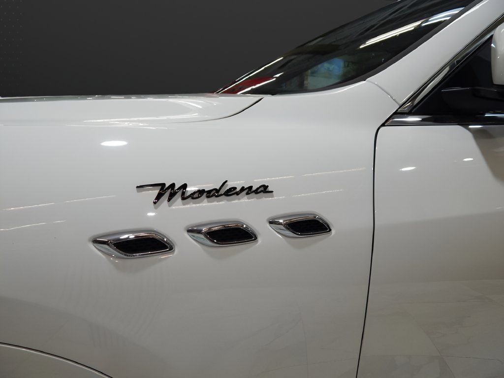 Used 2023 Maserati Levante Modena AWD/4WD image 11