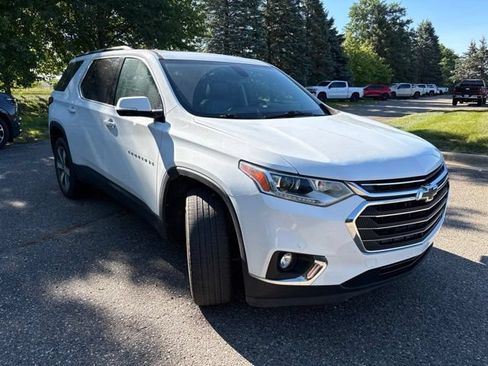 Used 2019 Chevrolet Traverse LT w/ LT Premium Package FWD image 2