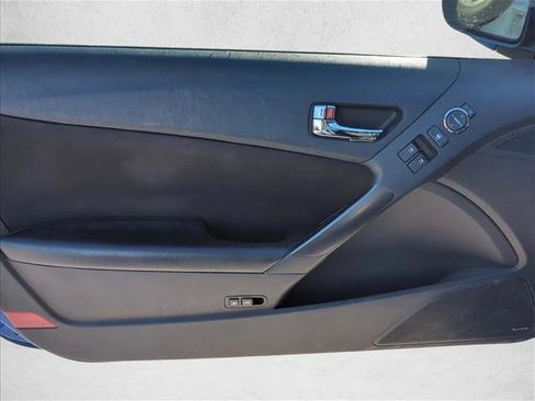 Used 2011 Hyundai Genesis 2.0T image 8