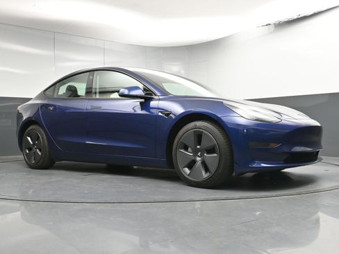 Used 2023 Tesla Model 3 Standard Range image 21
