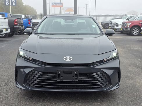 Used 2025 Toyota Camry LE image 2