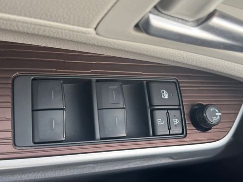 Used 2024 Toyota Sienna XLE image 19