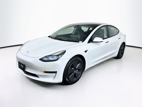 Used 2023 Tesla Model 3 Standard Range RWD image 3