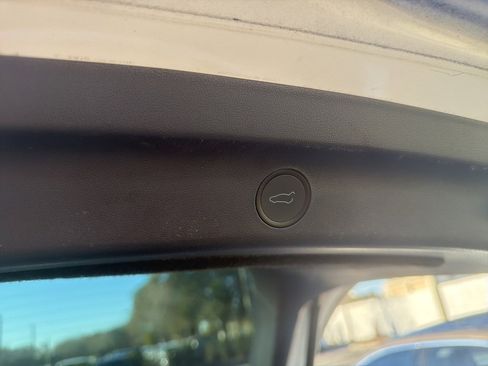 Used 2021 Tesla Model Y Long Range image 7