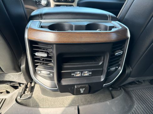 Used 2022 RAM 1500 Laramie AWD/4WD image 11