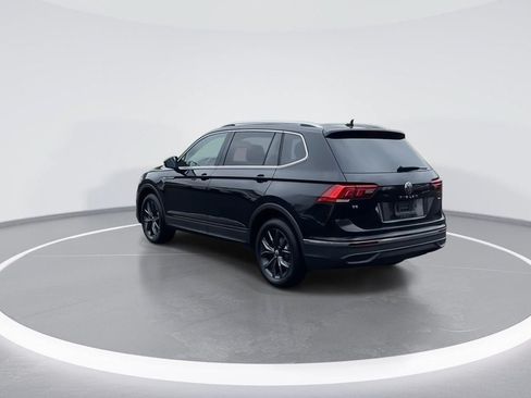Used 2022 Volkswagen Tiguan SE w/ Panoramic Sunroof Package AWD/4WD image 6