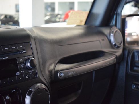 Used 2018 Jeep Wrangler Unlimited Sport S image 71