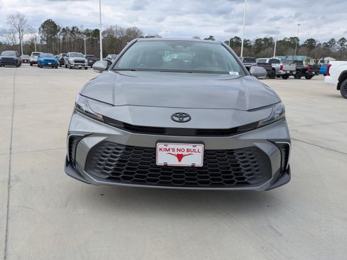 New 2026 Toyota Camry SE image 2
