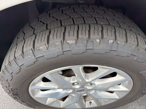Used 2017 Ford Expedition Limited w/ Equipment Group 301A RWD image 9