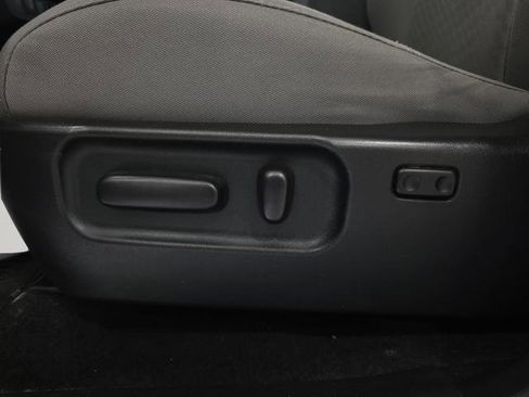 Used 2022 Toyota Tacoma SR5 AWD/4WD image 11