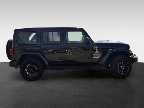 Used 2022 Jeep Wrangler Unlimited Sahara w/ Cold Weather Group image 4