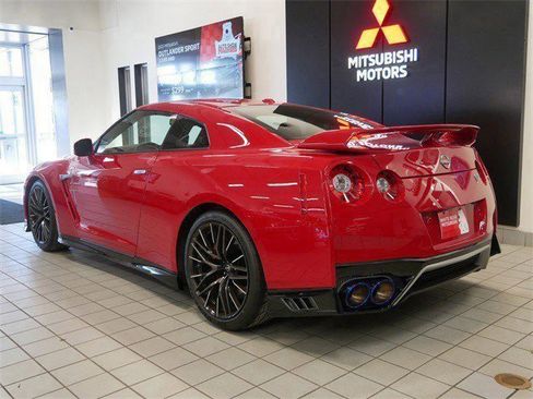 Used 2023 Nissan GT-R Premium w/ Premium Interior Package image 3