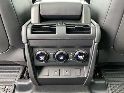 Used 2025 Land Rover Defender 110 image 26