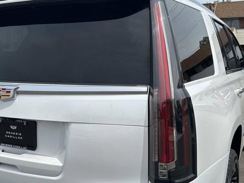 Used 2020 Cadillac Escalade Platinum AWD/4WD image 6