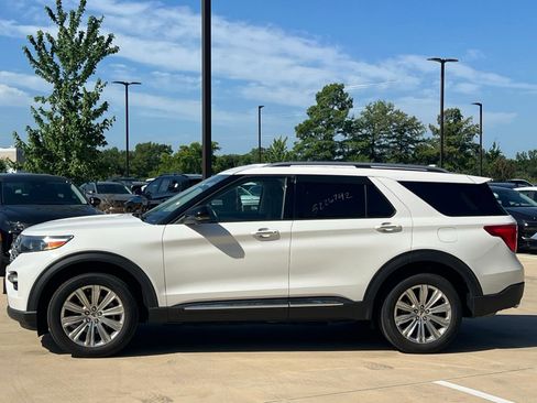 Used 2022 Ford Explorer Limited w/ Equipment Group 301A AWD/4WD image 6