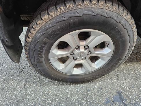 Used 2014 Toyota 4Runner SR5 AWD/4WD image 7