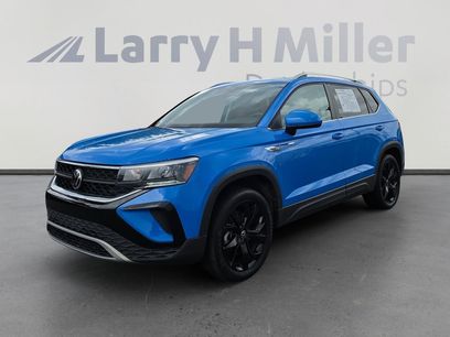 Used 2022 Volkswagen Taos SE w/ Panoramic Sunroof Package