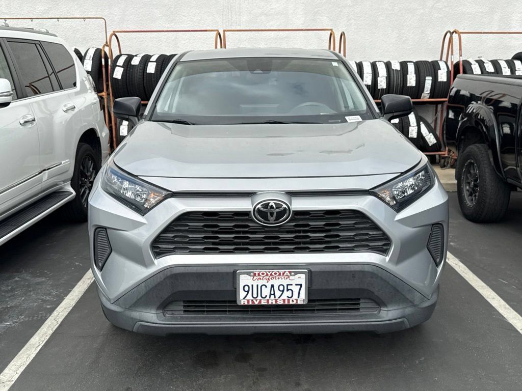 Used 2022 Toyota RAV4 LE FWD image 2