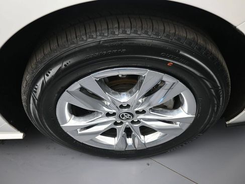 Used 2024 Toyota Sienna XLE w/ XLE Plus Package AWD/4WD image 13