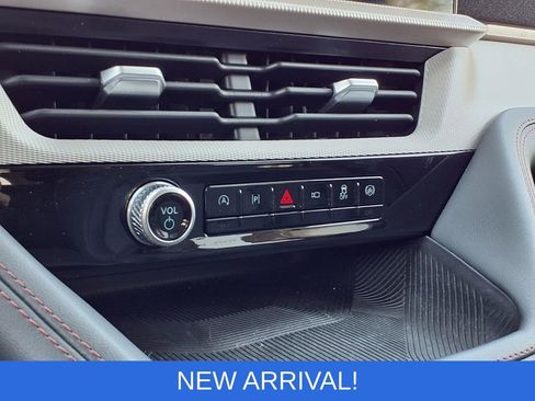 Used 2025 Ford Explorer Active w/ Active Comfort Package AWD/4WD image 12