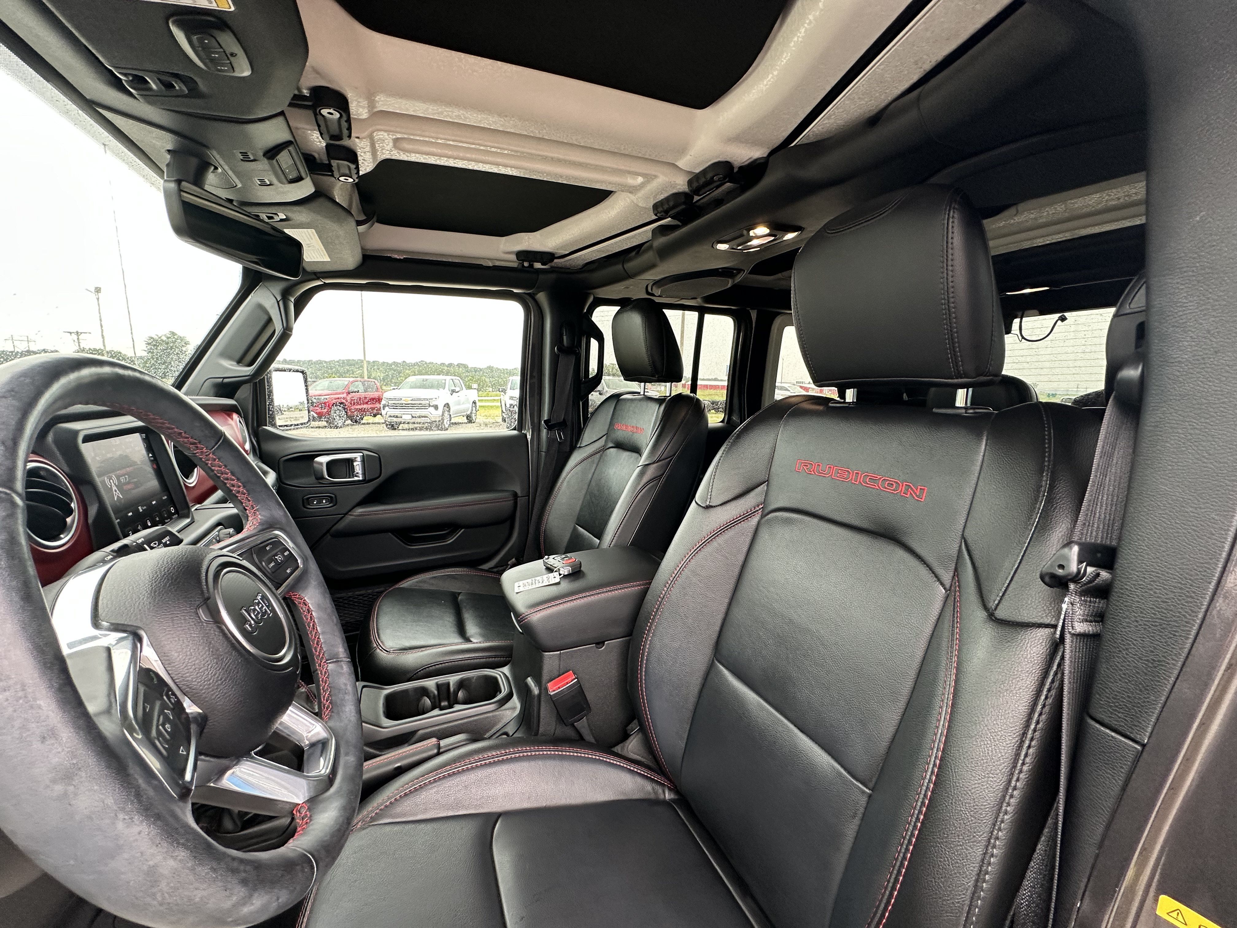Used 2023 Jeep Wrangler Unlimited Rubicon w/ Cold Weather Group AWD/4WD image 15