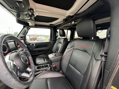 Used 2023 Jeep Wrangler Unlimited Rubicon w/ Cold Weather Group AWD/4WD image 15