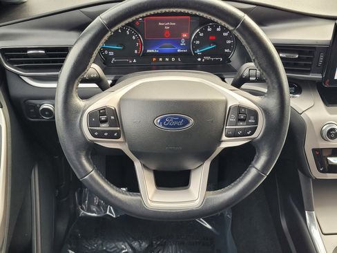 Used 2022 Ford Explorer XLT w/ Equipment Group 202A image 12