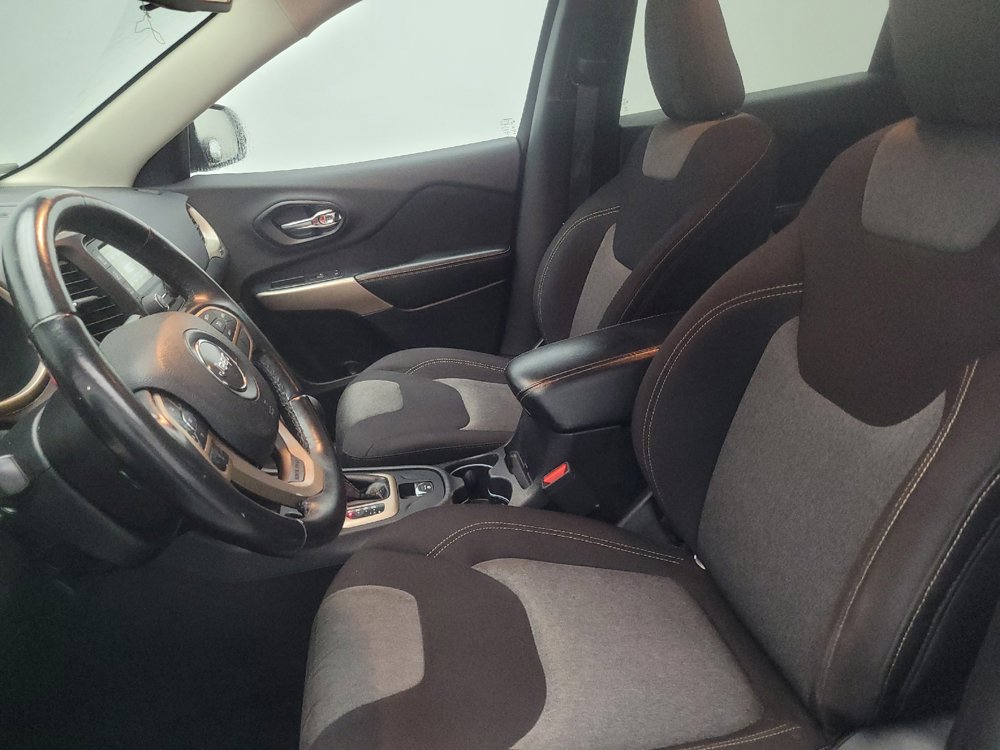 Used 2017 Jeep Cherokee Sport FWD image 17