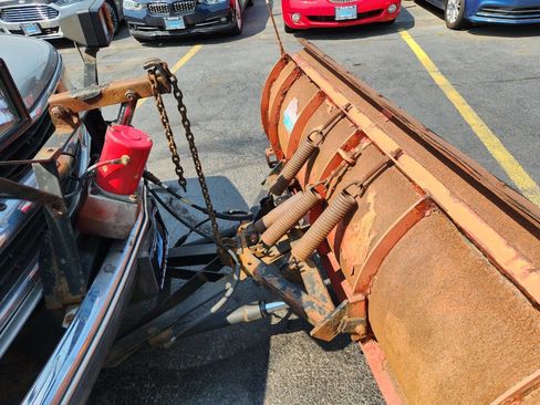 Used 1999 Chevrolet Suburban 4WD w/ Preferred Equipment Group 2 image 8