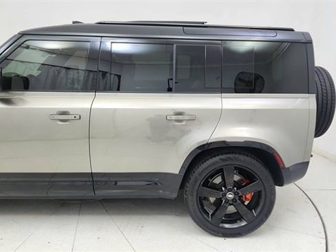 Used 2025 Land Rover Defender 110 X image 4