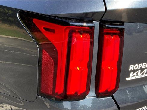 Used 2023 Kia Sorento SX image 29