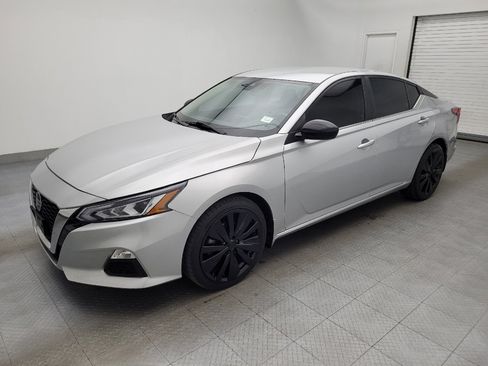 Used 2021 Nissan Altima 2.5 SR image 2