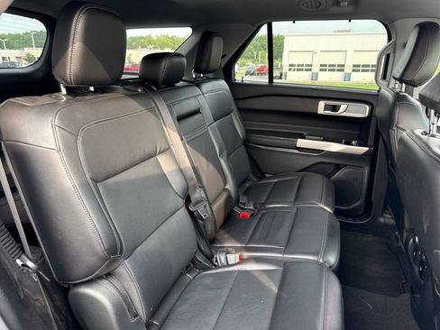 Used 2021 Ford Explorer Limited w/ Equipment Group 301A AWD/4WD image 14