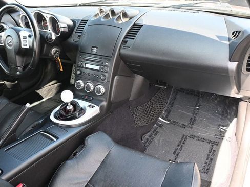 Used 2006 Nissan 350Z Enthusiast w/ (N93) Cargo Convenience Pkg RWD image 8