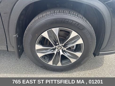 Used 2025 Toyota Highlander XLE AWD/4WD image 34