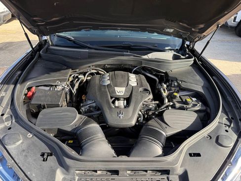 Used 2019 Maserati Levante AWD/4WD image 33