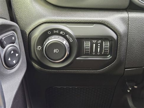 Used 2021 Jeep Wrangler Unlimited Sport image 24