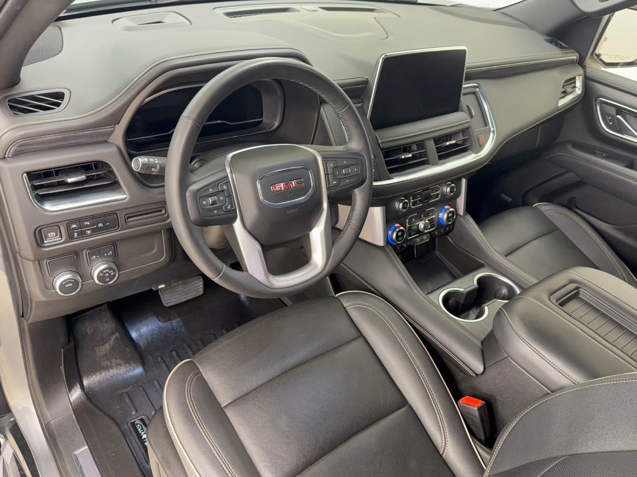 Used 2023 GMC Yukon SLT w/ SLT Luxury Package RWD image 4