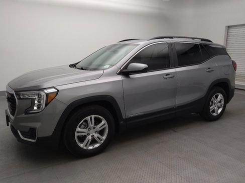 Used 2024 GMC Terrain SLE w/ Driver Convenience Package FWD image 2